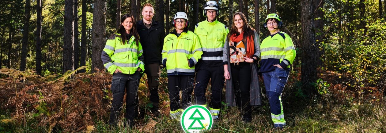 Employer branding 2020 På bilden ser vi chaufför Jennifer Lönnqvist, skogsinspektor Filip Jägervall, konstruktör Linda Forsberg Poon, UH-tekniker John Andersson, projektkoordinator Lina Söderberg och sågverksoperatör Jagoda Barisic