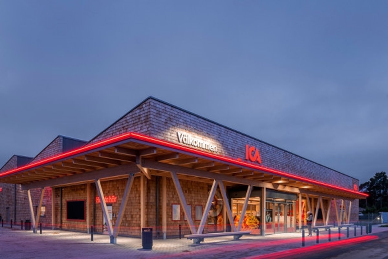 ICA butik byggd i Sjöbo med stomme i KL-trä. Ica Supermarket i Westerport, Sjöbo väst. Utsedd till Årets Bygge 2022. 

Vid användande av bild ska Sjöson nämnas som byggherre