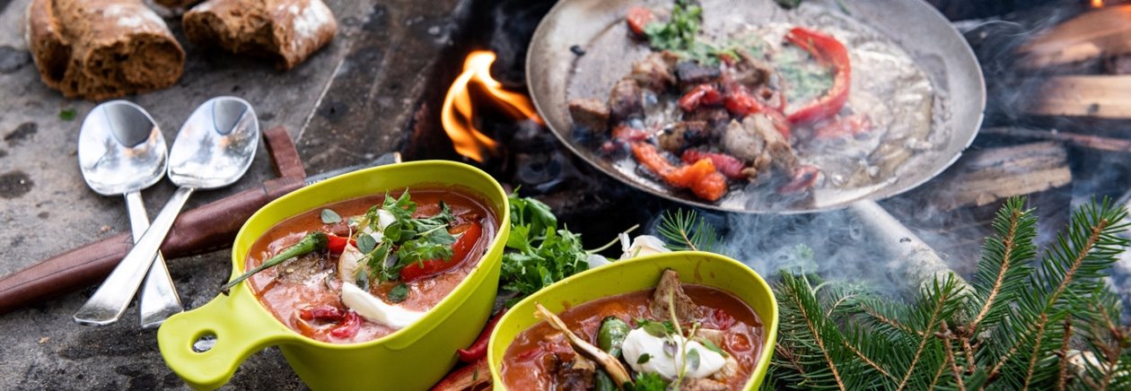 Laga mat utomhus, gulasch,pannkakor,recept