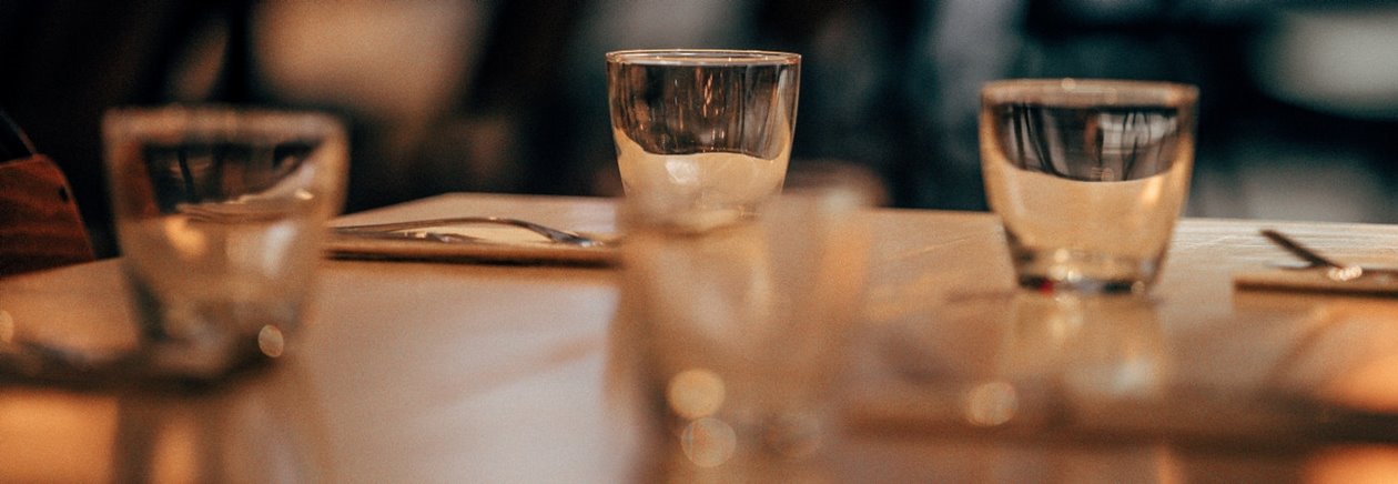 Gengrebild från bildbyrå - Unspalsh. Kan användas fritt inom Södra Fest, dukning, mat, dryck, måltid
Gengrebild från bildbyrå - Unspalsh. Kan användas fritt inom Södra