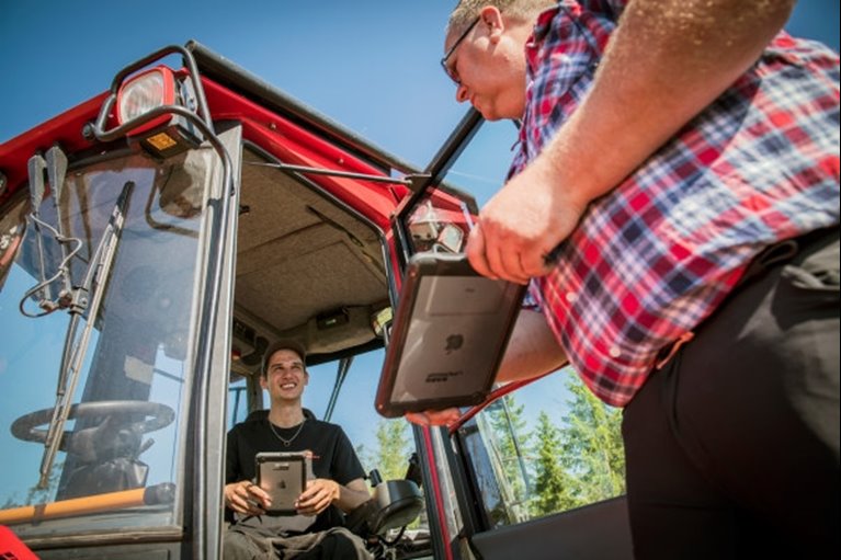 Södra entreprenörsappen Victor Åberg och Mikael Samuelsson Grimslövs skogstjänst AB