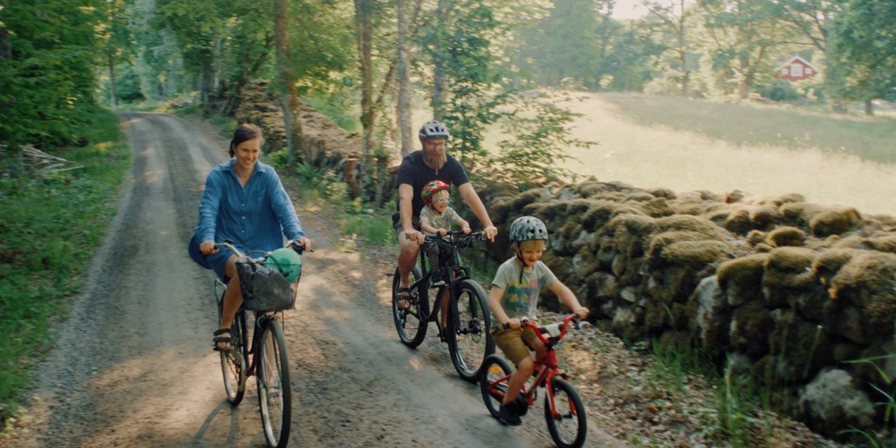 Bilder från filmen om Familjeskogsbruken
Familjen Stark med Nicole och Tobias, barnen Thure och Gösta