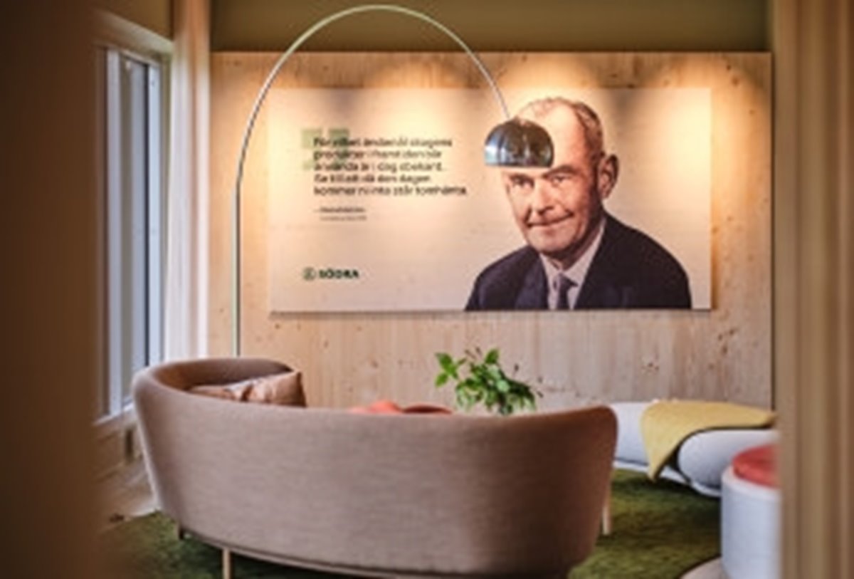 Entrén på huvudkontoret i Växjö
Tavla på Södras grundare Gösta Edström