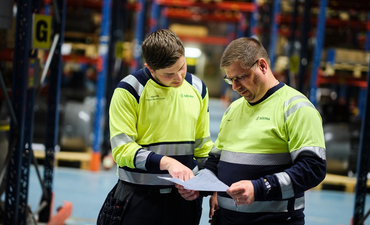 Medarbetare på förrådet Södra Cell Mörrum. Tobias Magnusson, Anders Erlandsson.