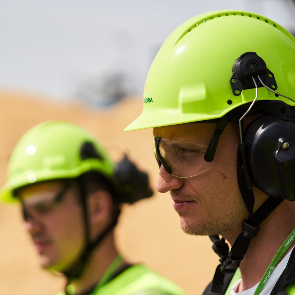 Two trainees on site