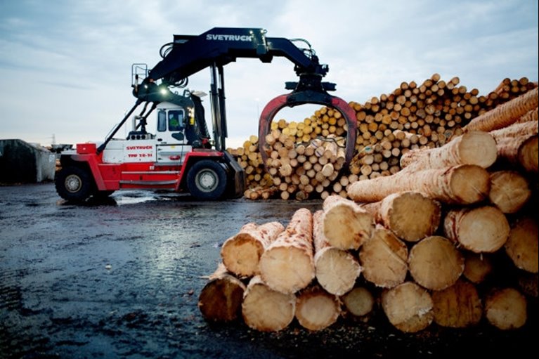 Timmertruck på Södra Wood Värö