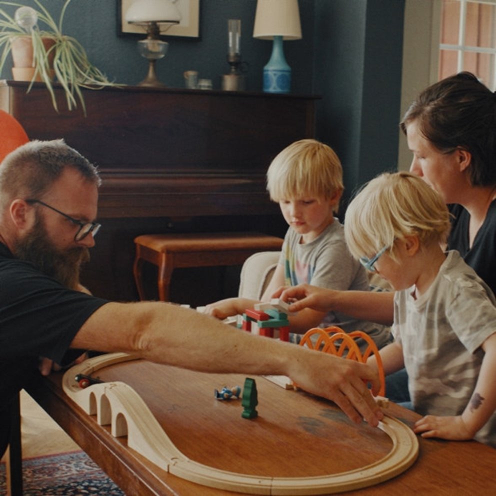 Bilder från filmen om Familjeskogsbruken
Familjen Stark med Nicole och Tobias, barnen Thure och Gösta