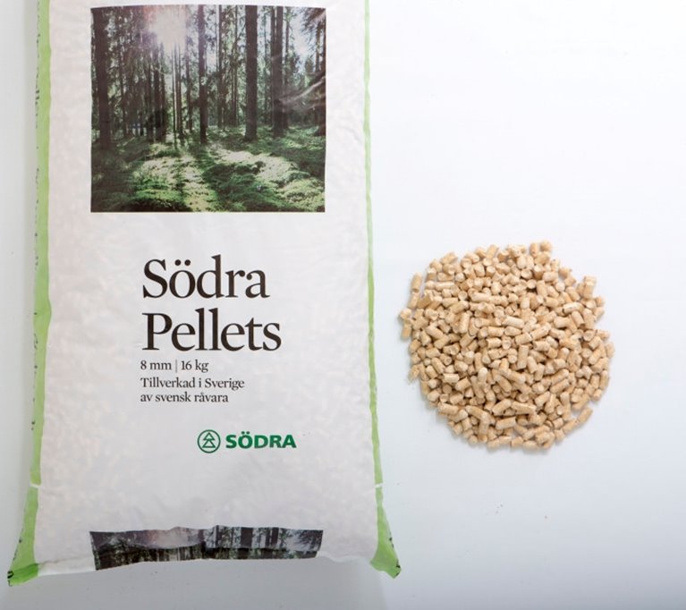 Pellets i förpackning samt pellets i en liten hög