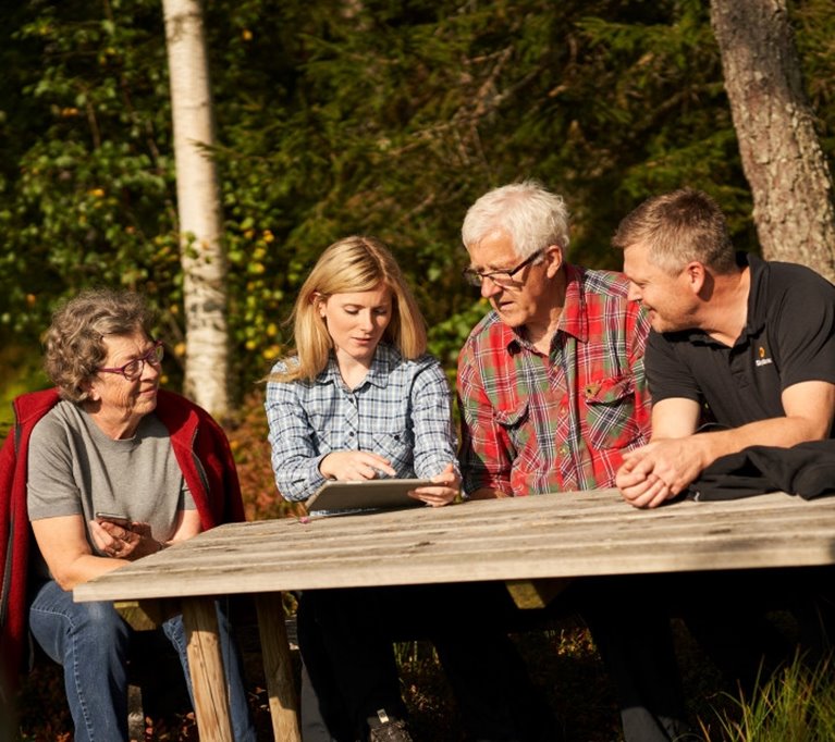 Skogsinspektor medlem 2020. 
Från vänster Runa Levinsson, skogsinspektor Åsa Andersson, Ingemar Levinson, Joakim Carlsson.