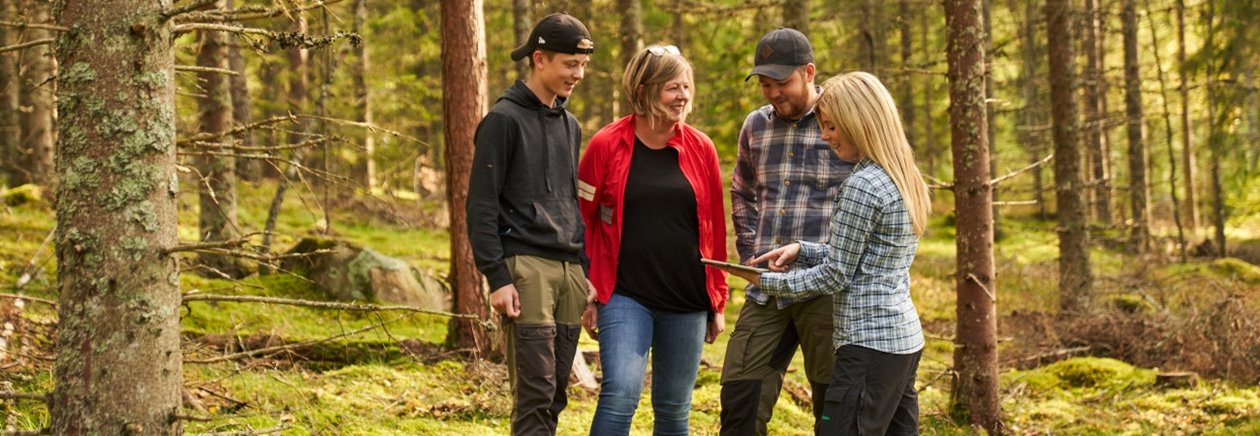 Skogsinspektor medlem 2020.
Från vänster Simon Carlsson, Katarina Carlsson, Albin Carlsson, skogsinspektor Åsa Andersson