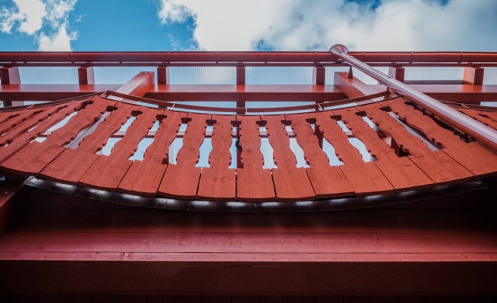 Innegårdens räcken formgivna från pelare Ciselören Eksjö