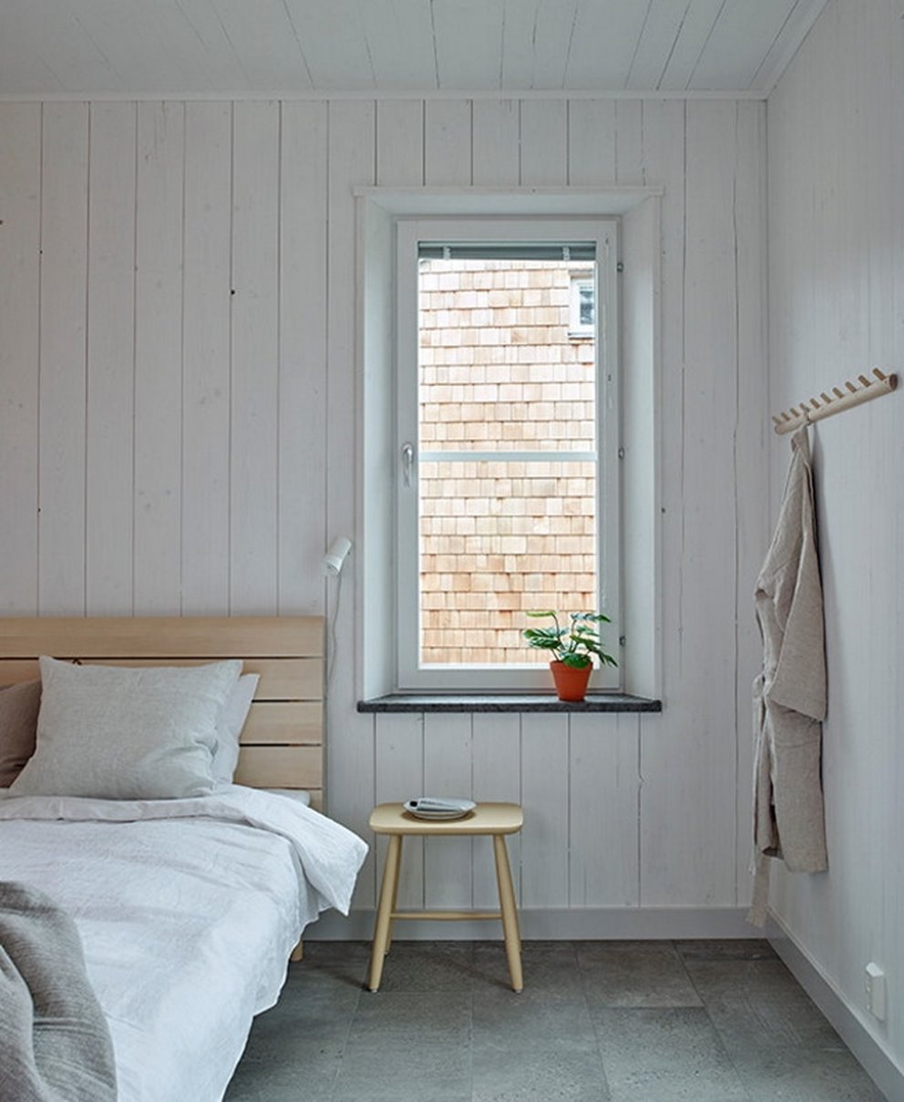Villor byggda med stomme i KL-trä och klädda med cederspånsfasad. Interiört synligt KL-trä. 
Källsprångsvägen i Viskafors.