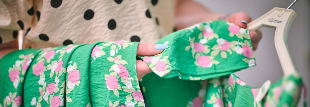 Kläder från återvunnen textil och trä från Södras hållbart brukade skogar. Kläder från Lindex baserade på OnceMore.