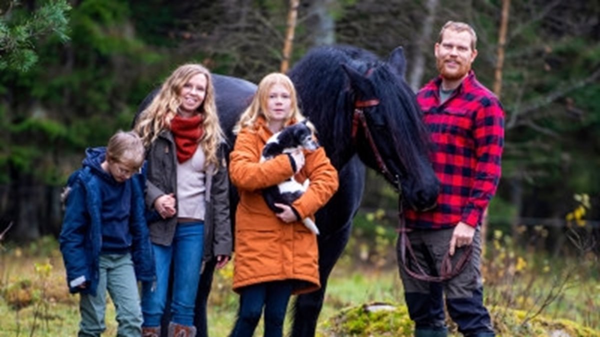 Södramedlemmarna Maria och John-Peter Lindberg i Blädingeås äger skog av flera anledningar. För John-Peter är det skogsskötseln som är mest intressant, medan Maria använder skogsmiljön i sitt arbete som fotograf.