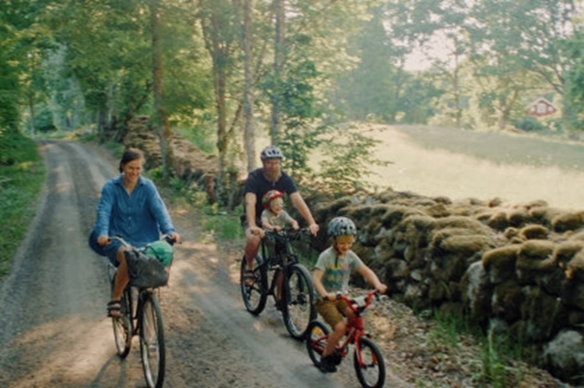 Bilder från filmen om Familjeskogsbruken 
Familjen Stark med Nicole och Tobias, barnen Thure och Gösta