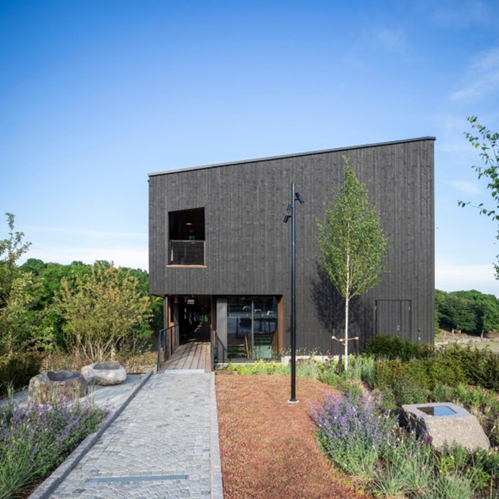 Hotell Eriksberg i Blekinge vilket vi levererat stomme i KL-trä samt träfasad till.