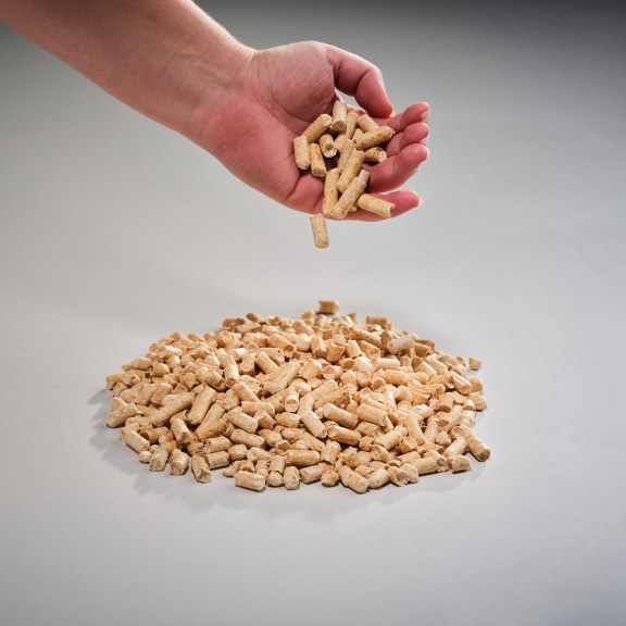 Pellets hand