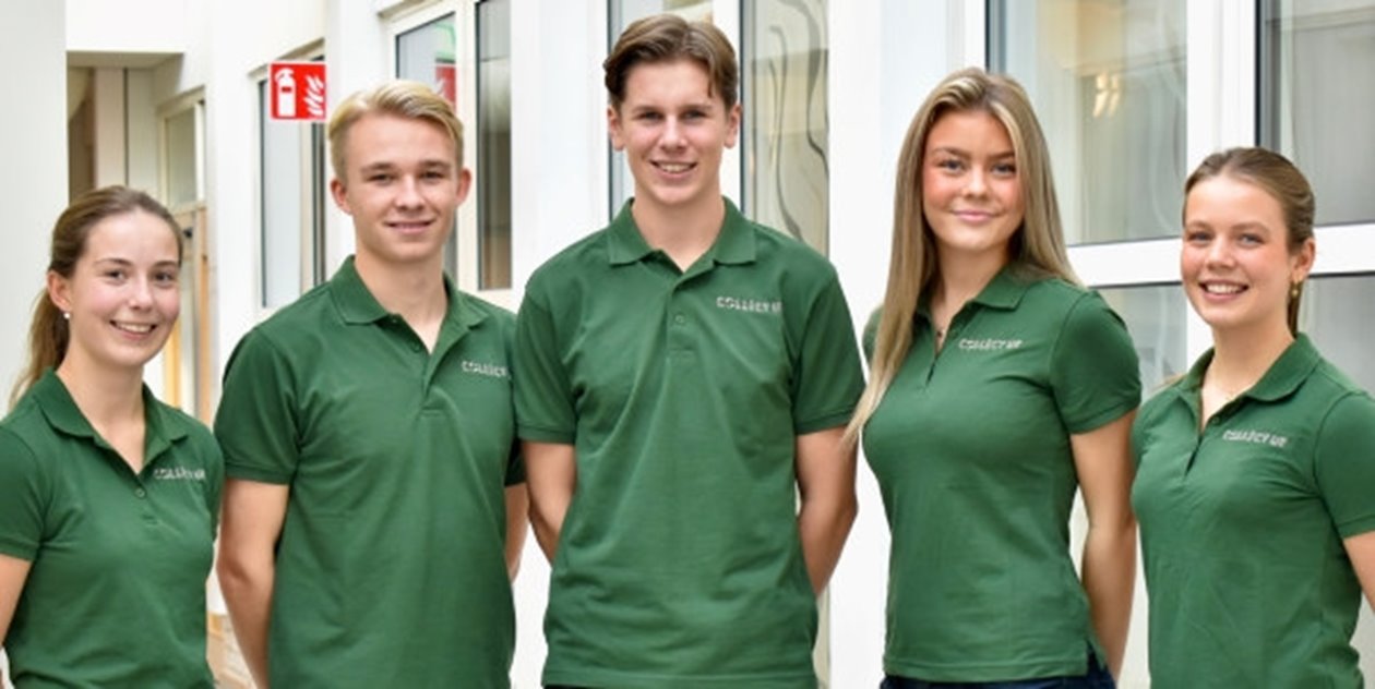 COLLECT UF är ett ungt företag startat av fem gymnasieelever som svar på den nya textilåtervinningslagen. De har utvecklat en insamlingskasse i textil för att underlätta och inspirera hushåll att återvinna textilier.