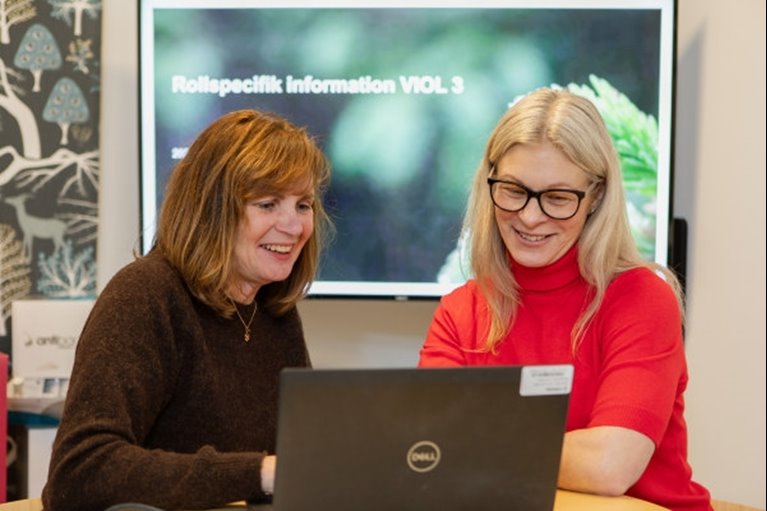Cecilia Göransson och Linda Sundahl arbetar som virkesadministratörer på Södra. De arbetar för fullt med att testa VIOL 3 inför lanseringen i maj 2025.