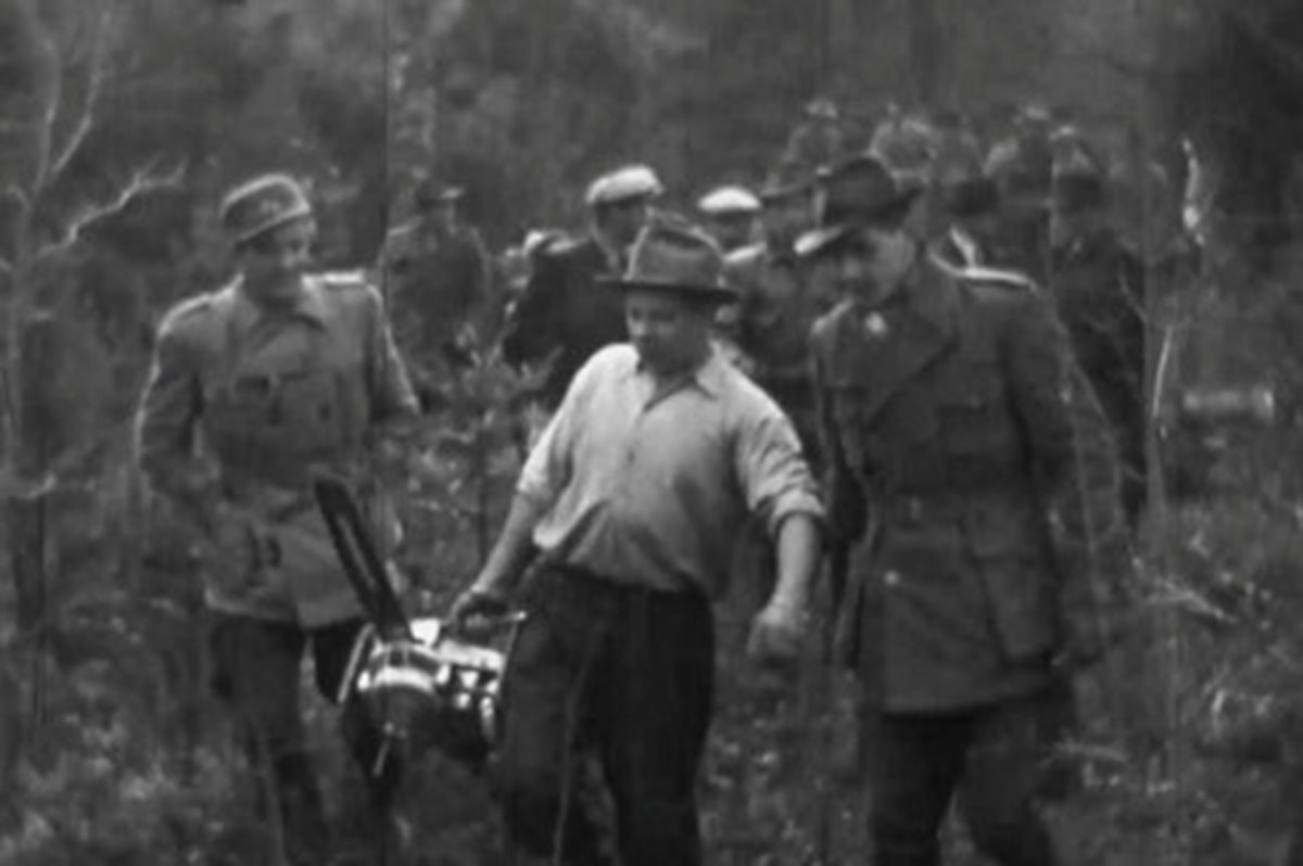 Hos Södras medlemmar har intresset för inovationer alltid varit högt. Här genomförs en visning av den första motorsågen för enmansbruk.