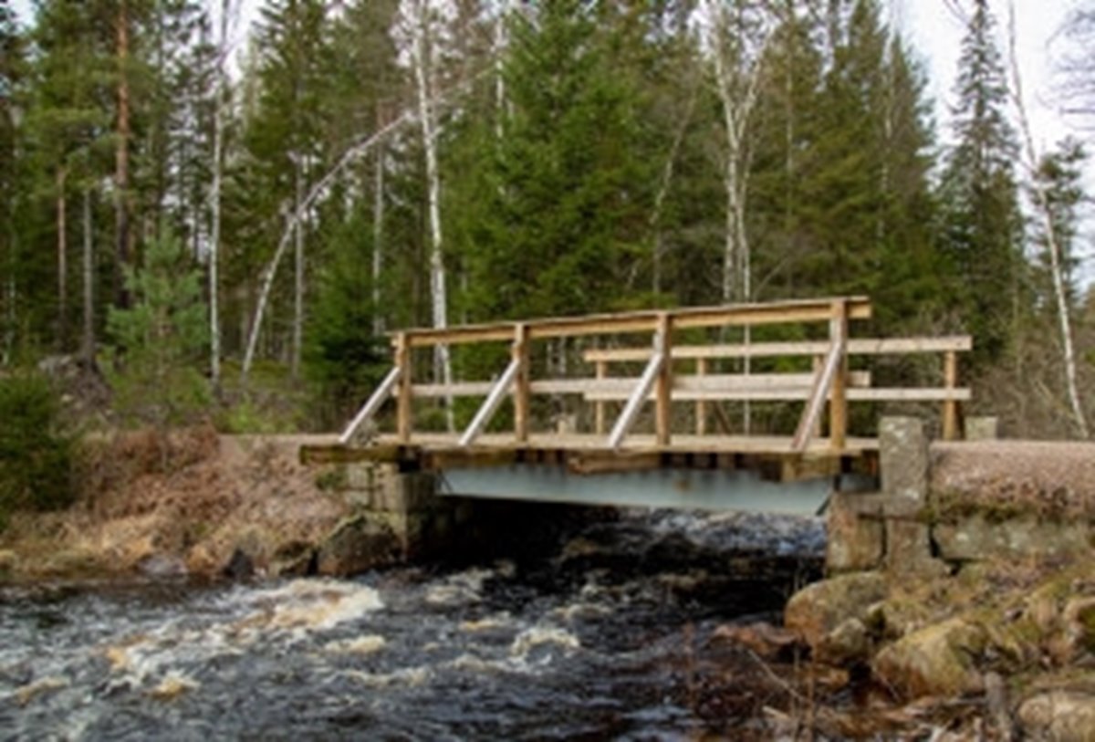 Bro i Attsjö. Folder om broar - Joel Persson.