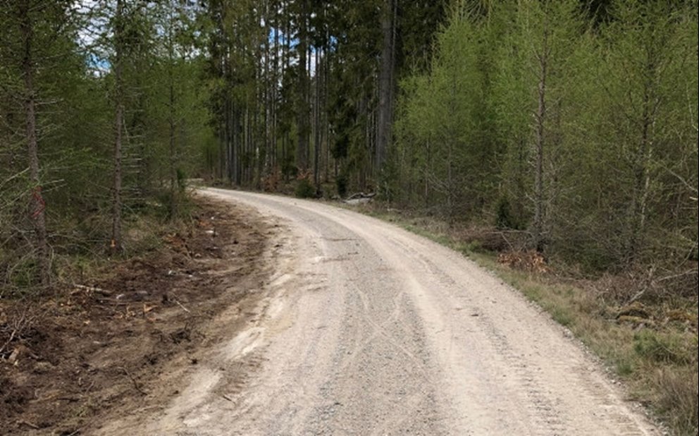 Upprustning av skogsbilväg
Breddning av kurva
Södras skogsbilvägstjänster
