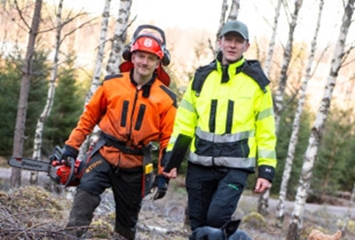 Medlemsreportage Södramedlemmarna Kristofer och Maddeleine Andersson på släktgården Haga i Tranemo.
Skogsägare Kristofer Andersson och skogsinspektor Julius Berg.