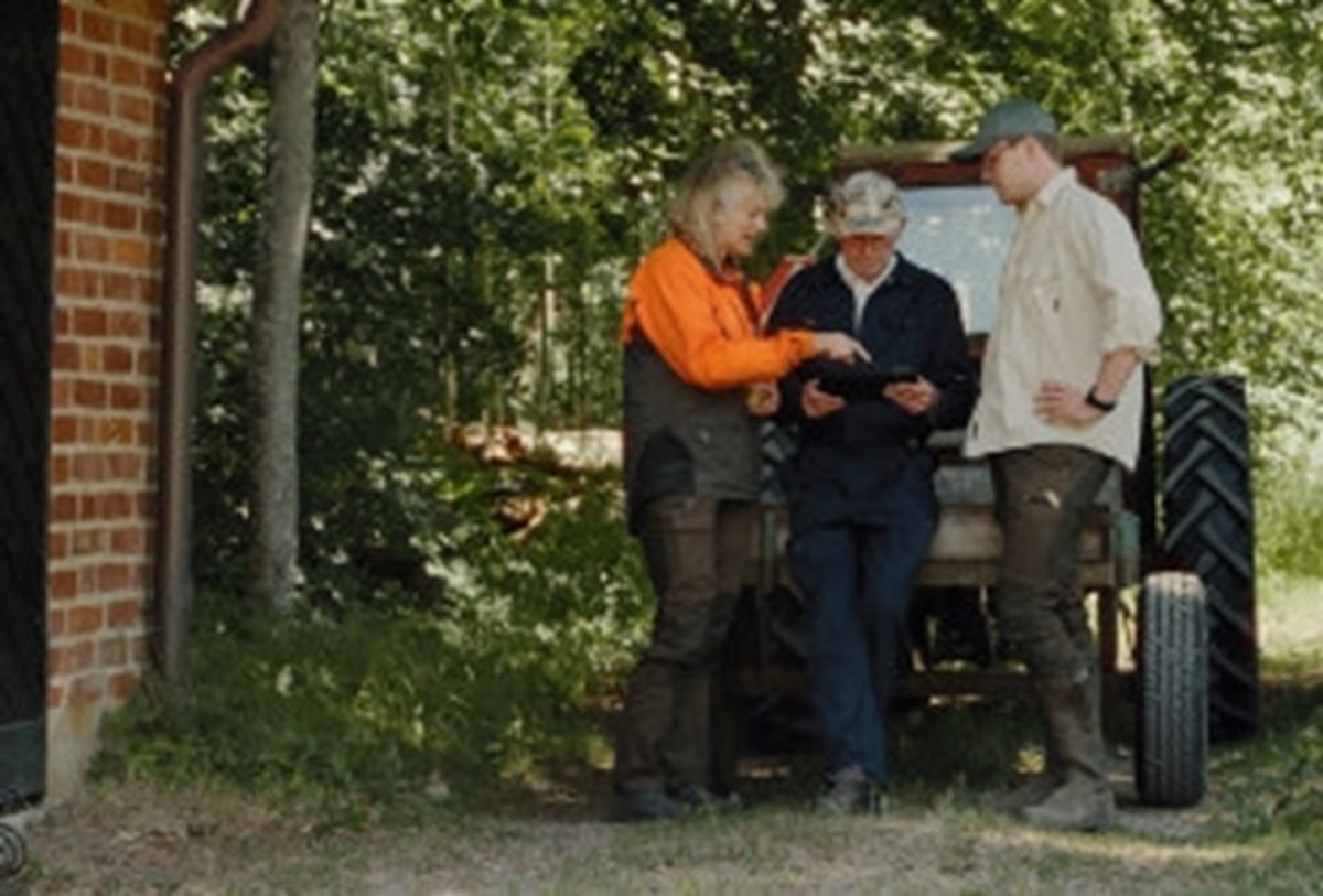Bilder från filmen om Familjeskogsbruken My von Friesendorff, Carl von Friesendorff och Henrik von Friesendorff