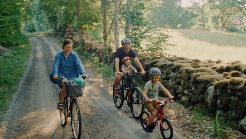 Bilder från filmen om Familjeskogsbruken
Familjen Stark med Nicole och Tobias, barnen Thure och Gösta
