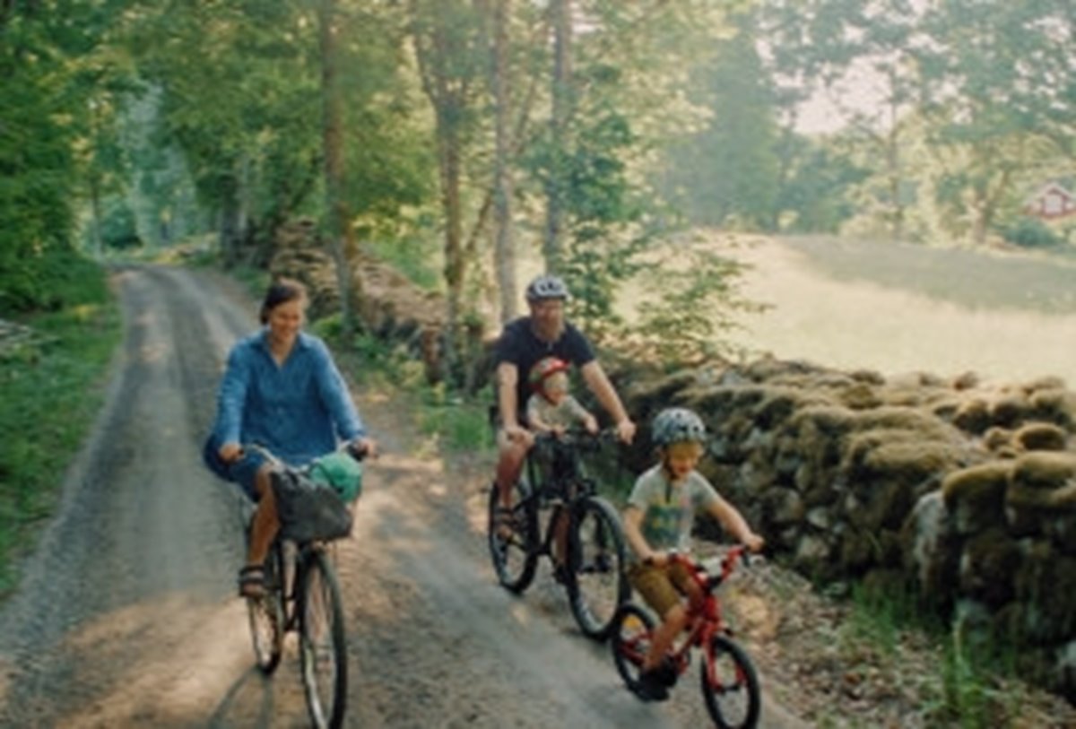 Bilder från filmen om Familjeskogsbruken 
Familjen Stark med Nicole och Tobias, barnen Thure och Gösta