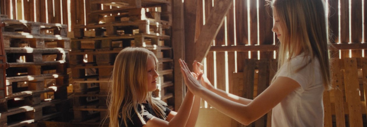 Bilder från filmen om Familjeskogsbruken
Penny och Isabelle Melin