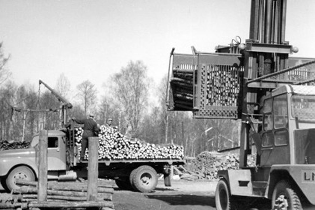 En för sin tid hypermodern truck från LMV i Lidhult.