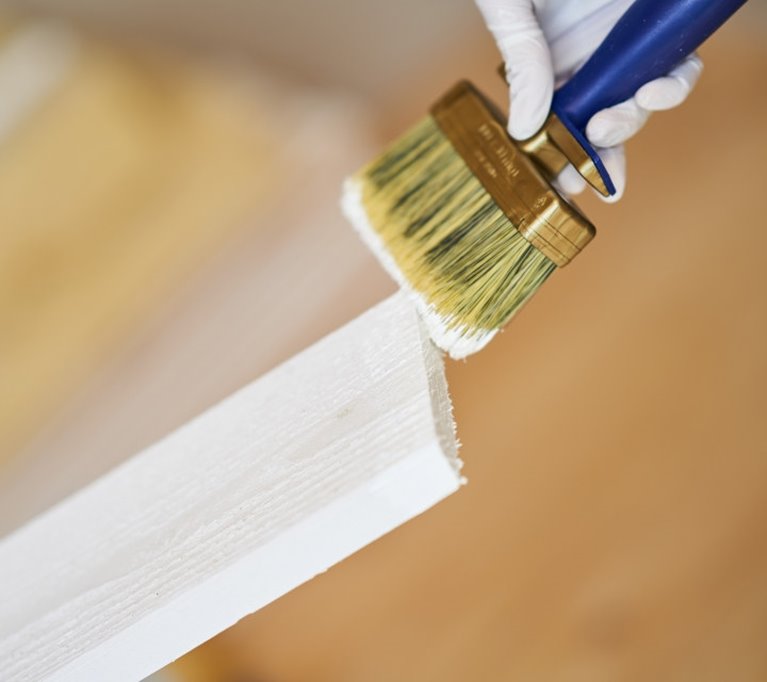 Målad ytterpanel CMP vit grund- och mellanstruken - Viktigt att måla ändräet så det håller