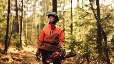 Kampanjbilder från kampanjen Skogslandslaget. Mathilda Clausen Wingårdh medlem i Södra