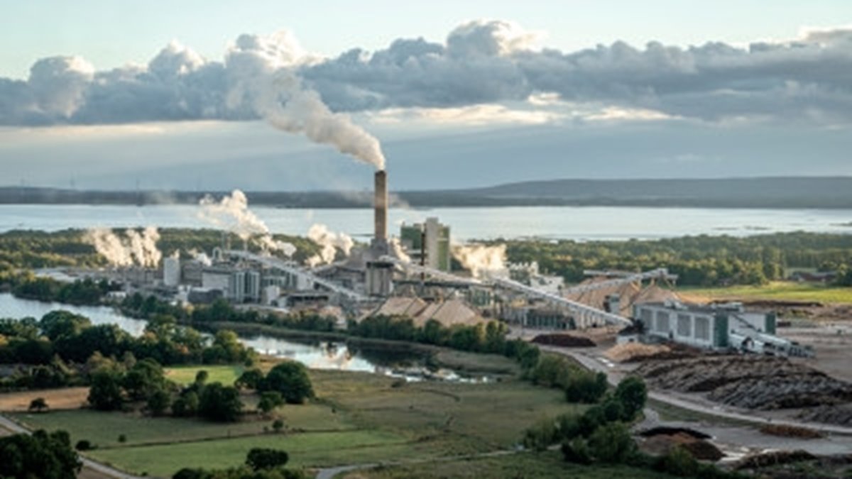 Flygarebild på Södras massabruk i Mörrum