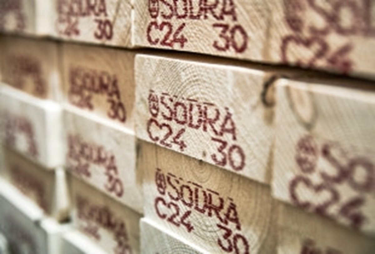 C24 trävaror i närbild

Closeup of a stack of C24 studs