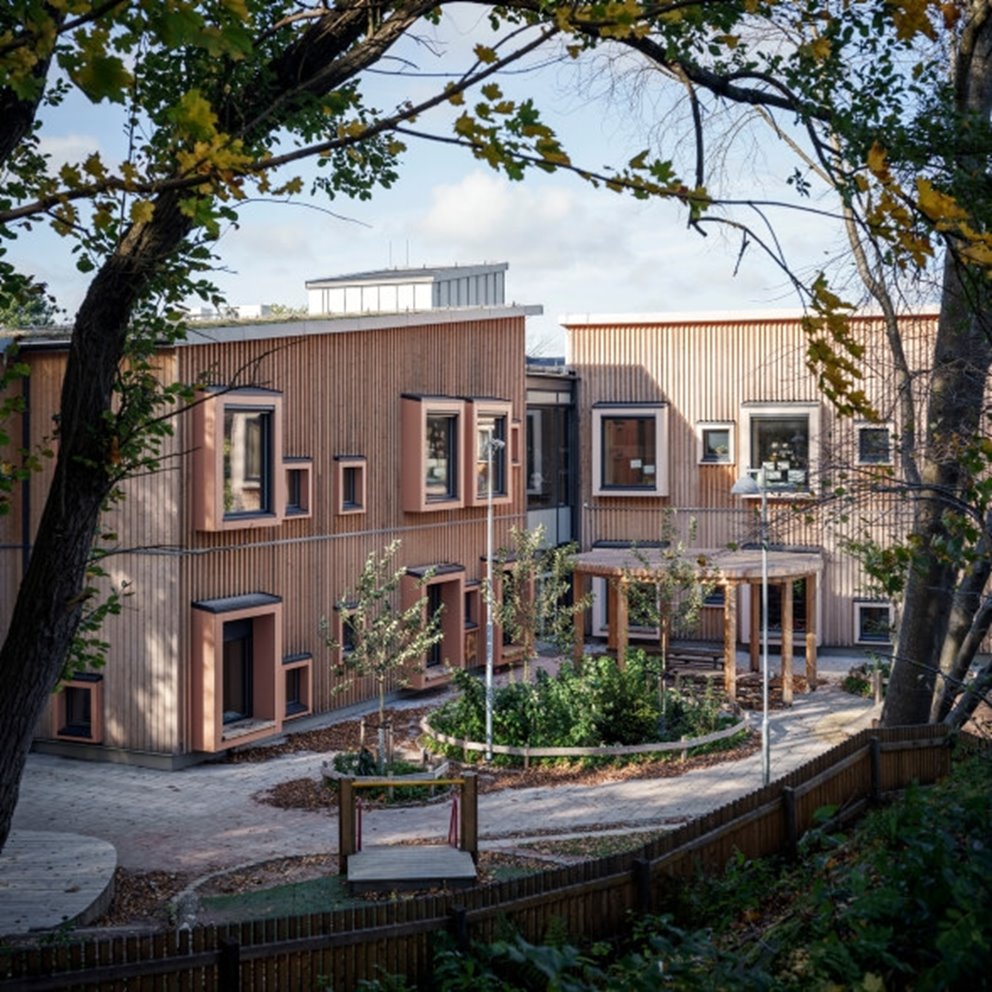 Förskolan hoppet byggd med KL-trä i stomme och som interiört synlig yta. Projekt i Göteborg av Södra Building Systems.