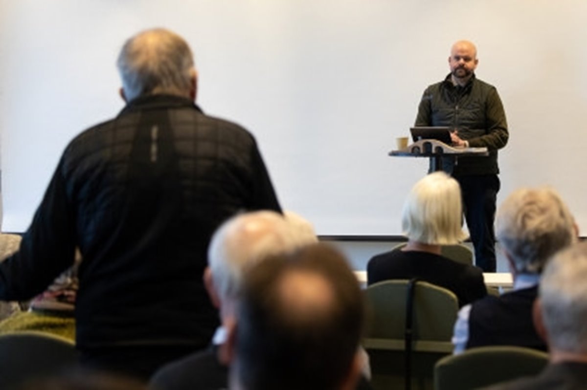 Landsbygdsminister Peter Kullgren besökte Södra 8 februari 2025.