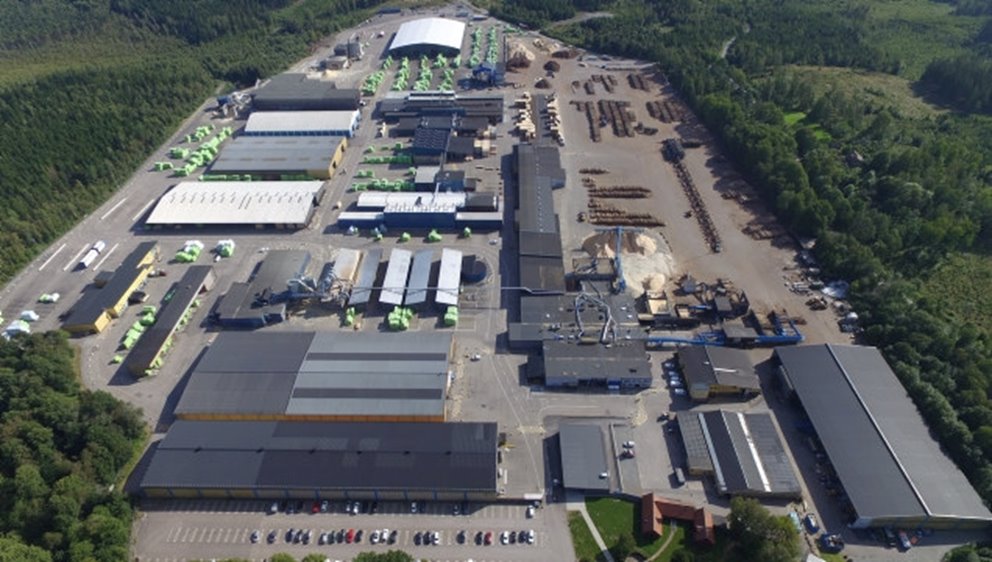 Flygbild över sågverket i Långasjö