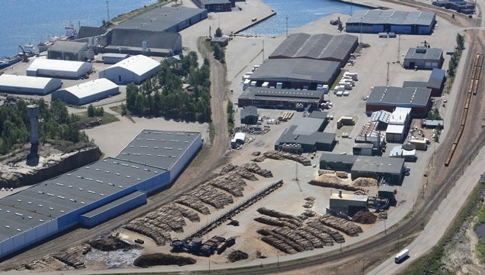 Flygbild över sågverket i Hamina, Finland