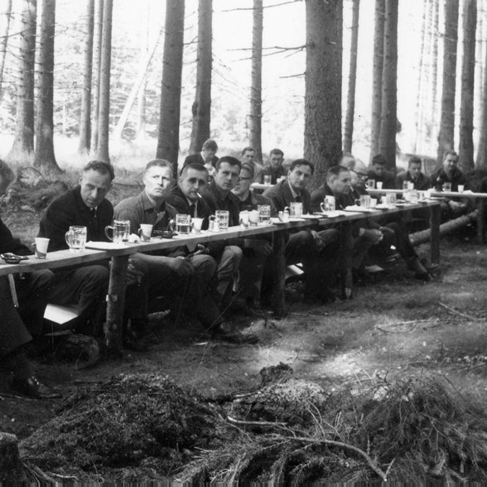 Bild från historiskt möte i Skogen.