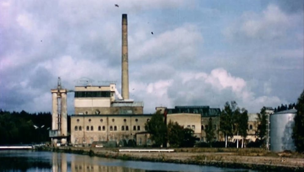 Vid strömsnäsbruk tillverkades mappersmassa och papper för främst pappersäckar fram till 1981.