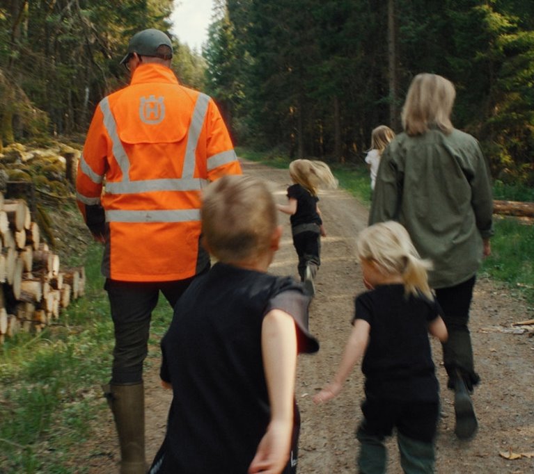 Bilder från filmen om Familjeskogsbruken
Familjen Melin