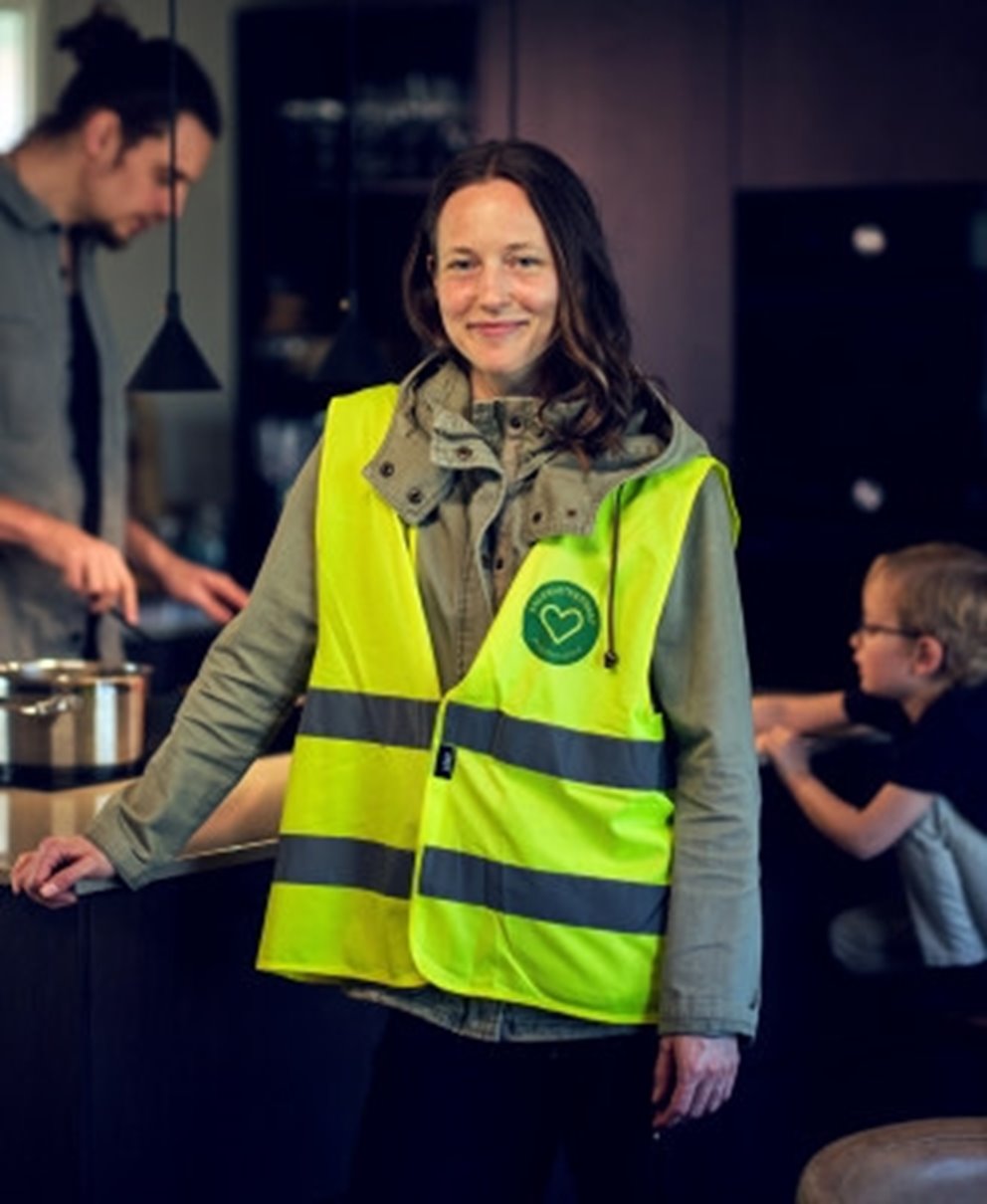 Foto från filmen Tillsammans för en säker arbetsdag. Filmen innehåller modeller plus en medarbetare.