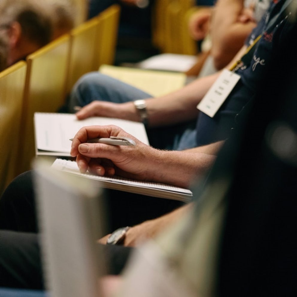 En rad med sittandes Södra medlemmar