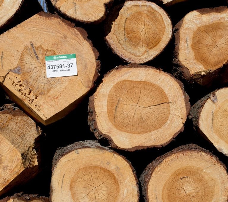 Tallvältor från skog som ägs av Södra-medlem.
