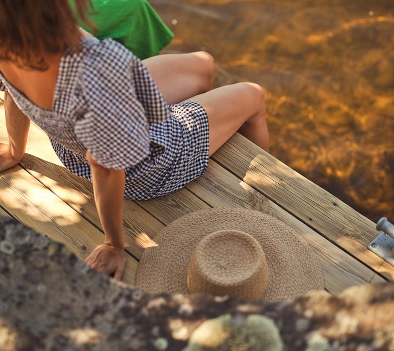 Fotografering av Wood slutprodukter vid sjön Bun sommar 2023, alla medverkande är modeller.