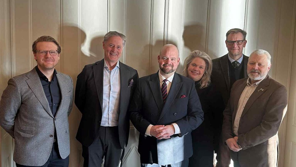 Södras vd och koncernchef Lotta Lyrå träffar landsbygdsminister Peter Kullgren tillsammans med representanter för Sveaskog och Svenska Jägareförbundet.