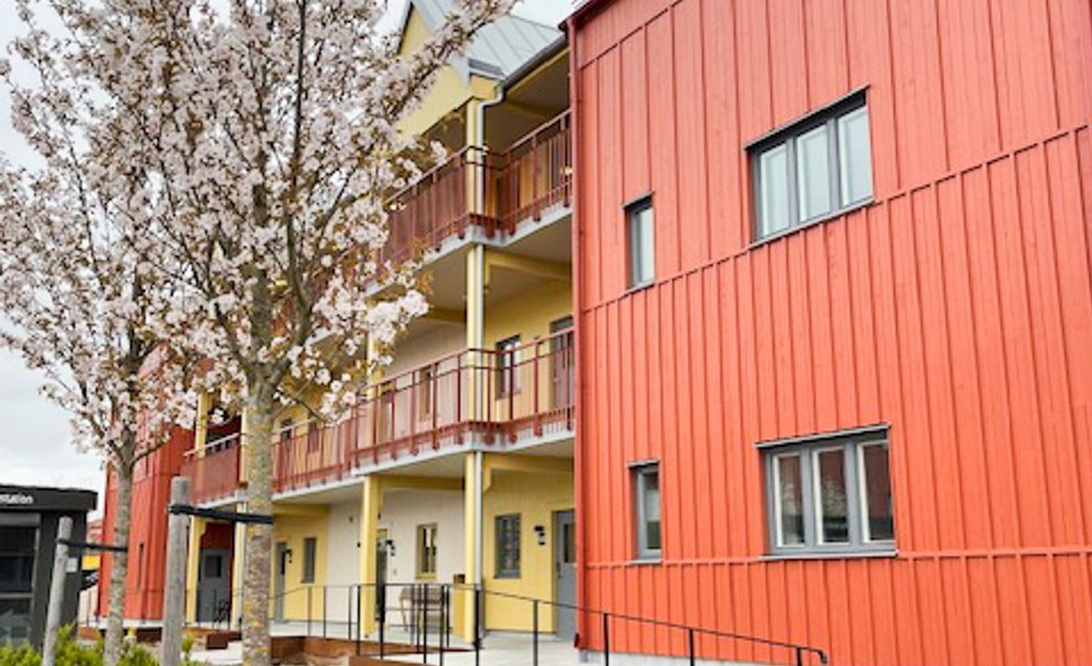Broby Station, stomme i korslimmat trä