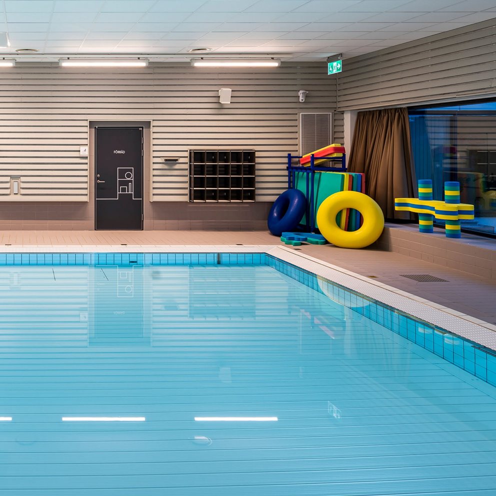 swimming pool